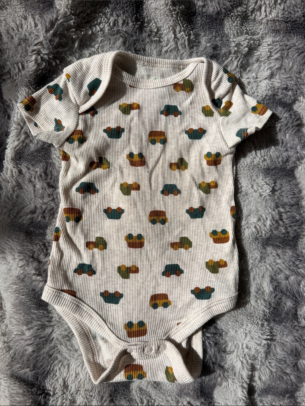 Unbranded Cream Ribbed Baby One-Piece with Green & Brown Car Print